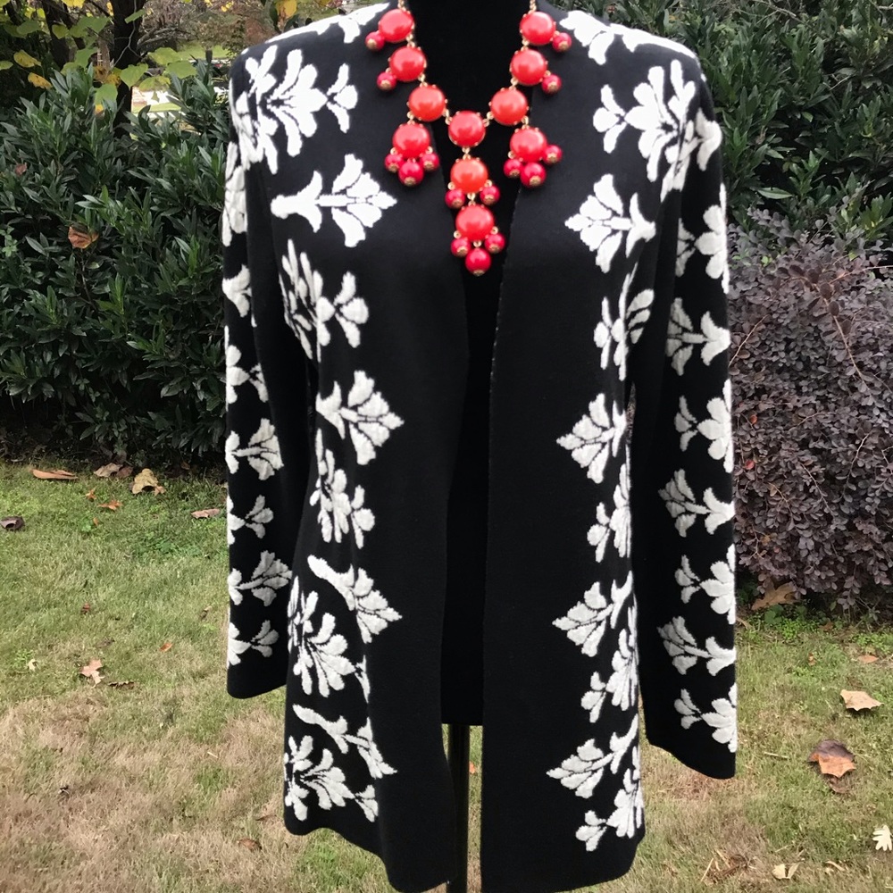 EUC Floral Cardigan Sweater. Beautiful!